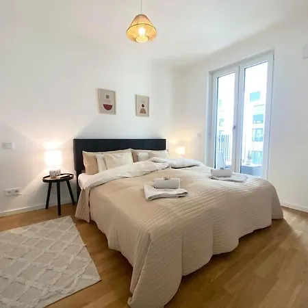 Am Flughafen, Glasfaser-internet, Waschmaschine Апартаменты *