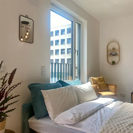 Am Flughafen, Glasfaser-internet, Waschmaschine * Шёнефельд