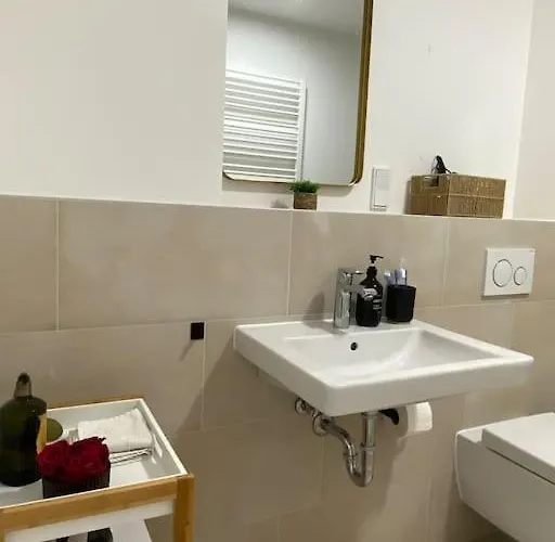 Am Flughafen, Glasfaser-internet, Waschmaschine * 쇼네펠드