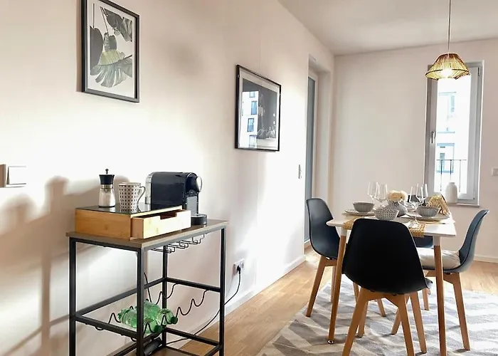 Am Flughafen, Glasfaser-internet, Waschmaschine 쇼네펠드